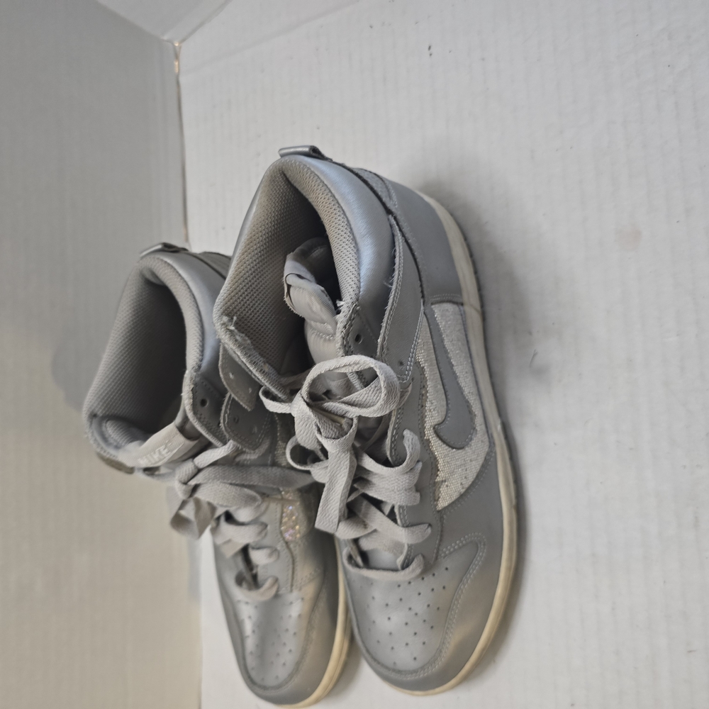 Nike Gray Low-Top Sneakers with Suede Finish‎